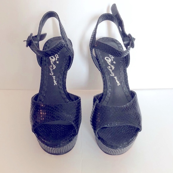 ⭐️LIKE NEW ⭐️Alice and Olivia Wedge⭐️ - Picture 3 of 14